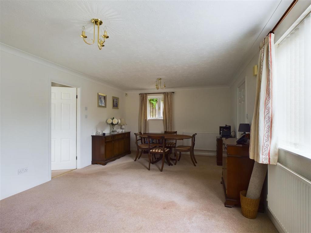 Living/dining room