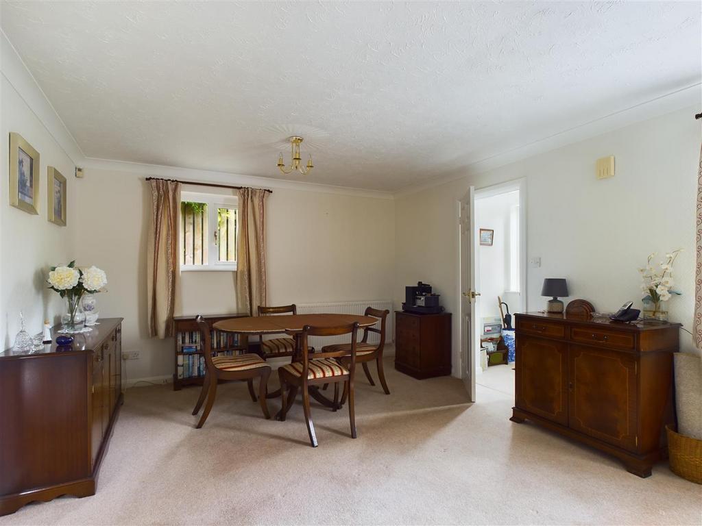 Living/dining room
