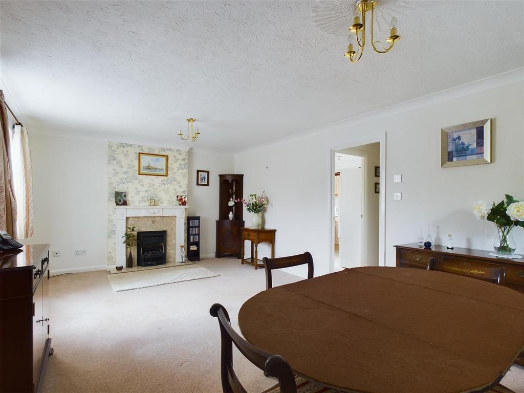 Living/dining room