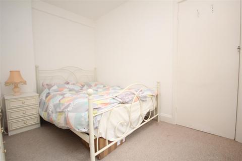 2 bedroom flat to rent, High Street, Guildford