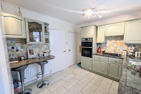 3 bedroom end of terrace house for sale, Cranmer Road, Newark