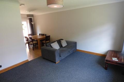 3 bedroom house to rent, Willaston Close, Manchester M21