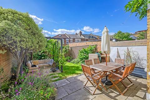 Flat 1, 4a Mildenhall Road, London, E5 0RU