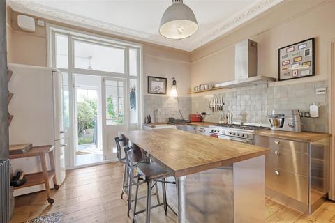 Flat 1, 4a Mildenhall Road, London, E5 0RU