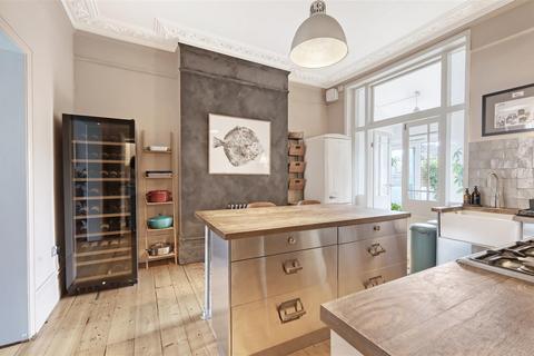 Flat 1, 4a Mildenhall Road, London, E5 0RU