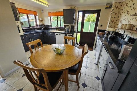 3 bedroom semi-detached house for sale, Crow Park Avenue, Sutton On trent NG23