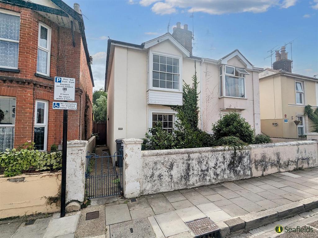 Simeon Street, Ryde, PO33 1JQ 2 bed semidetached house for sale £225,000