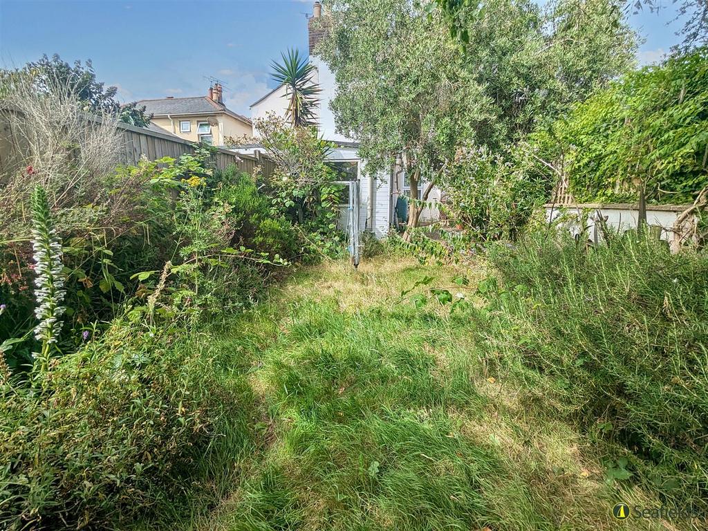 Simeon Street, Ryde, PO33 1JQ 2 bed semidetached house for sale £225,000
