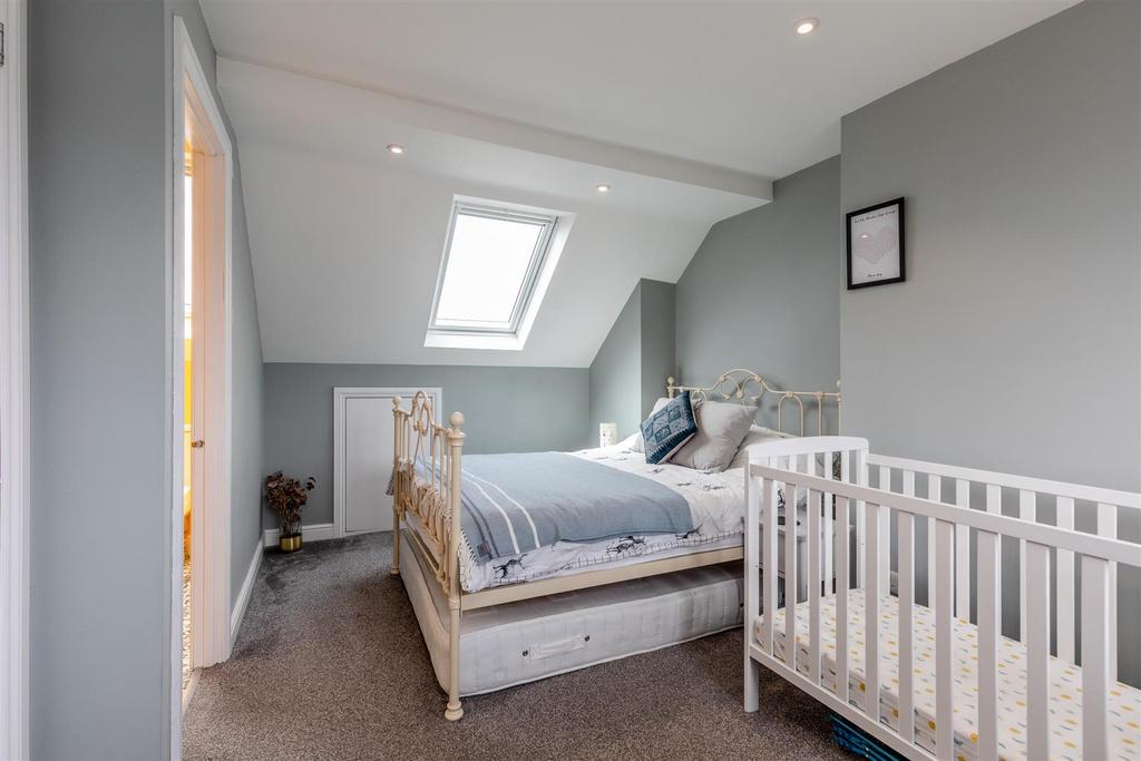 Ellicott Road, Bishopston Bed 4.jpg