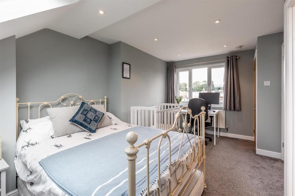 Ellicott Road, Bishopston Bed 3.jpg