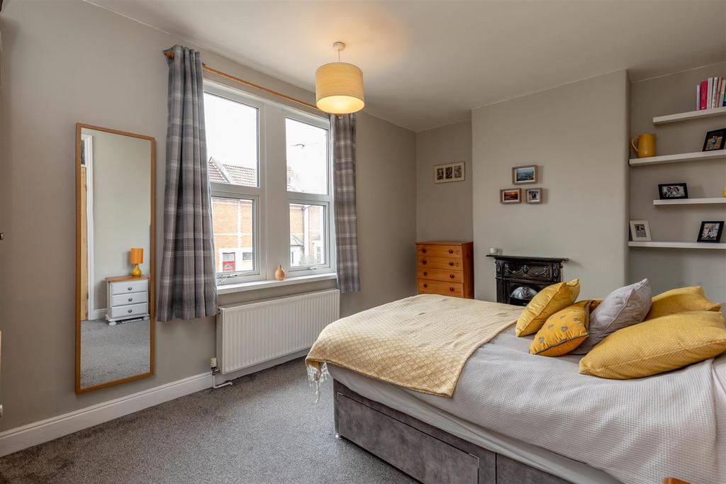 Ellicott Road, Bishopston Bed 1.jpg
