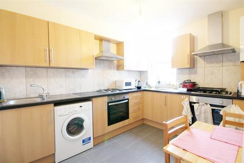 House share to rent, Chapter Road, London