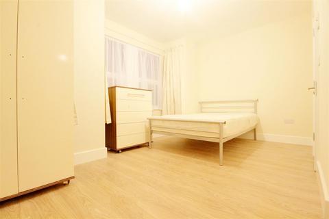 House share to rent, Chapter Road, London