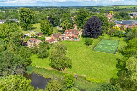 7 bedroom detached house for sale, Wavendon Road, Salford