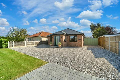 3 bedroom bungalow for sale, Hadleigh Road, East Bergholt