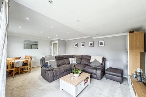 113 Barnwell Drive, Hockley, SS5 4UZ