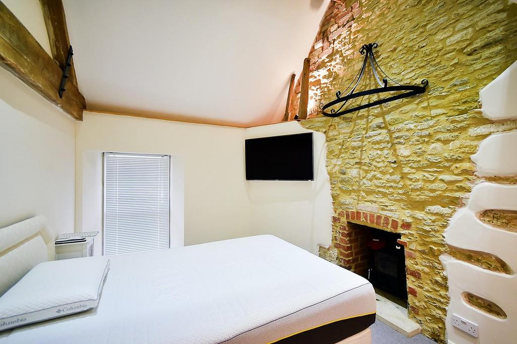 Bed 1.JPG