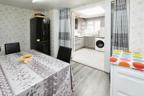 59 Broad Lane, Bradford, BD4 8PA