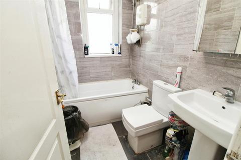 59 Broad Lane, Bradford, BD4 8PA
