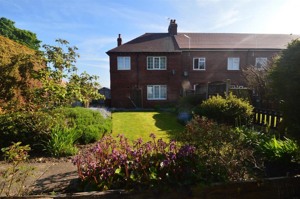 Willow Park, Pontefract 3 bed end of terrace house for sale £150,000
