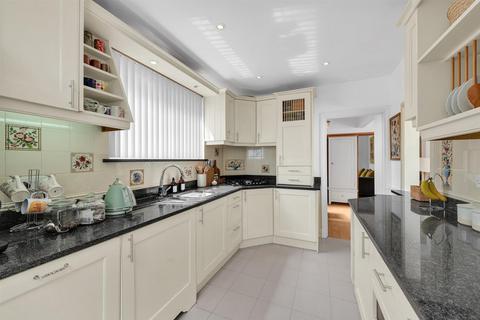 6 Overhill Way, Beckenham, BR3 6SW