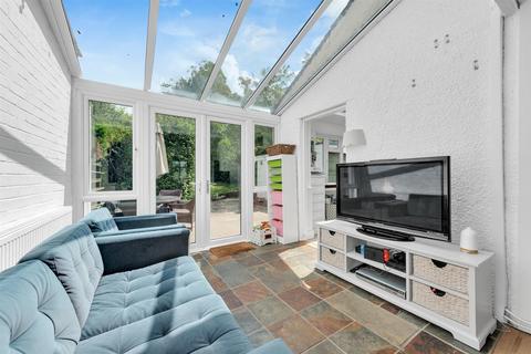 6 Overhill Way, Beckenham, BR3 6SW