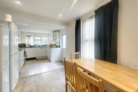 1 bedroom in a house share to rent, Valliere Road, Kensal Green