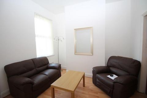 1 bedroom apartment to rent, Room 4, Kelvinside,Dover Street