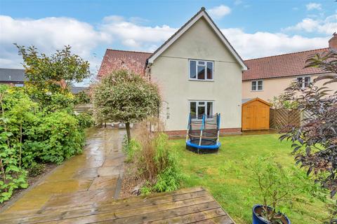 4 bedroom detached house for sale, Fox & Hounds Close, Thurston