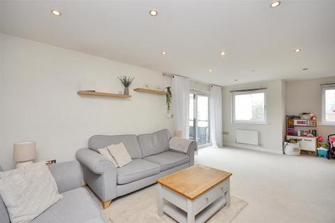 2 bedroom flat for sale, Groombridge Avenue, Eastbourne