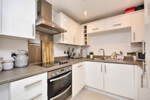 2 bedroom flat for sale, Groombridge Avenue, Eastbourne