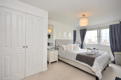 2 bedroom flat for sale, Groombridge Avenue, Eastbourne