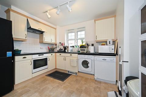 2 bedroom apartment to rent, Bewick Gardens, Chichester