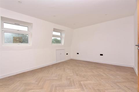 2 bedroom maisonette to rent, Nevill Road, London N16