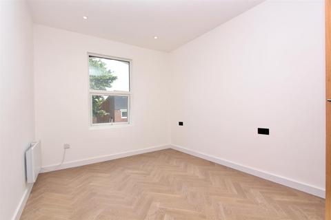 2 bedroom maisonette to rent, Nevill Road, London N16