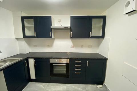 1 bedroom flat for sale, The Beeches, Hounslow