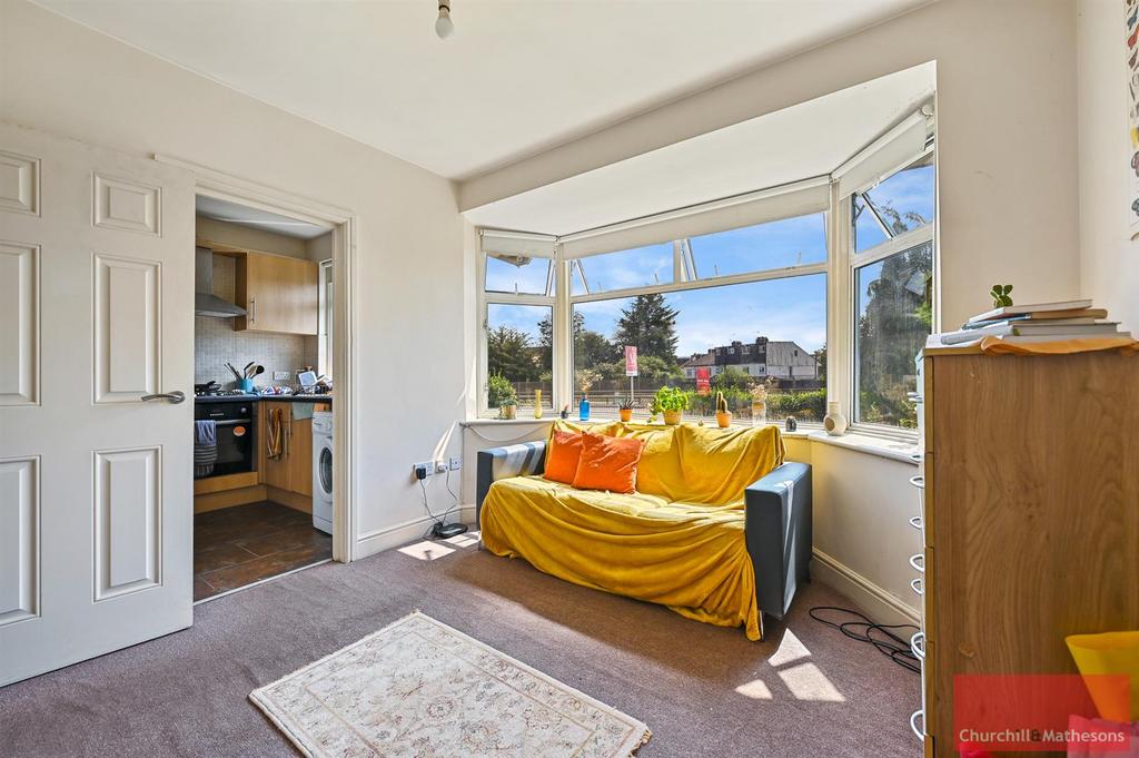 Western Avenue, Acton W3 0PL 2 bed flat £1,647 pcm (£380 pw)