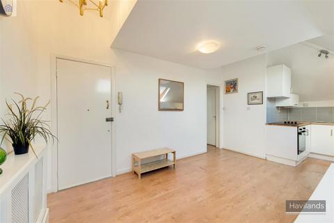 2 bedroom flat for sale, Station Road, Winchmore Hill, N21