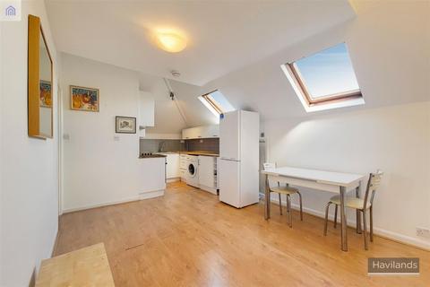 2 bedroom flat for sale, Station Road, Winchmore Hill, N21