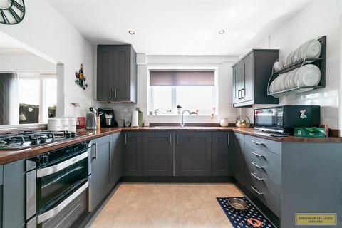 57 Greenside Avenue, Blackburn, BB2 4TQ
