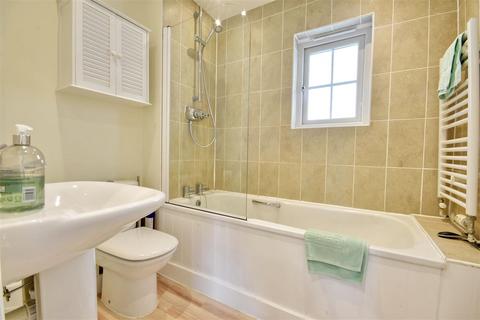 2 bedroom end of terrace house for sale, Whitesand Drive, Camber, Rye