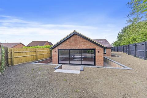 3 bedroom detached bungalow for sale, St. Nicholas Close, Kettering NN15