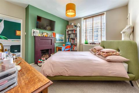 1 bedroom flat for sale, Upper Park Road, Belsize Park NW3