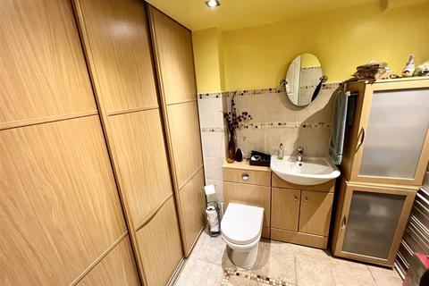 8 Broom Drive, Birmingham, B14 5BA