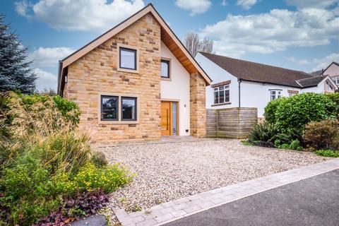 4 bedroom detached house for sale, Lyndhurst Avenue, Brighouse