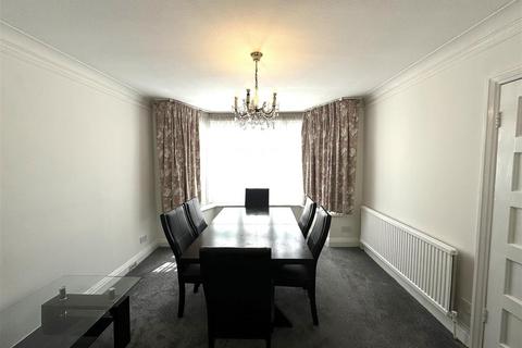 3 bedroom detached house to rent, Lawrence Gardens, Mill Hill, NW7