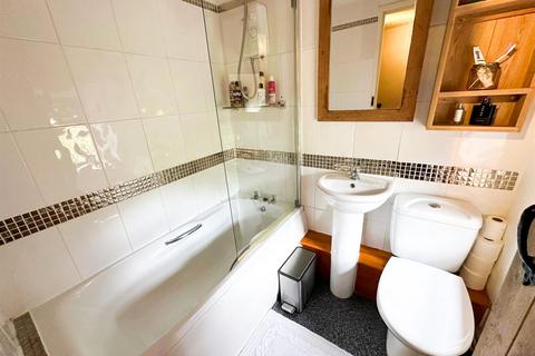 4 Main Street, Ickornshaw, Keighley, BD22 0DH