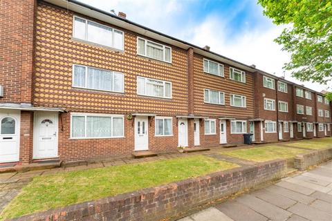 2 bedroom apartment for sale, Byron Court, Boston Manor