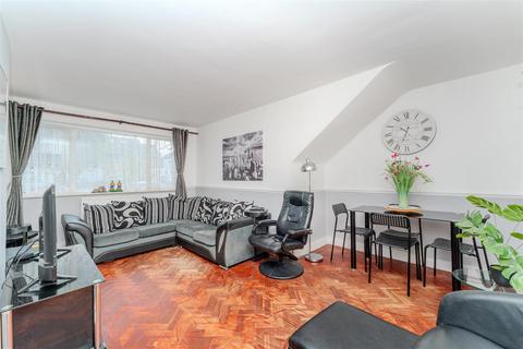 2 bedroom apartment for sale, Byron Court, Boston Manor