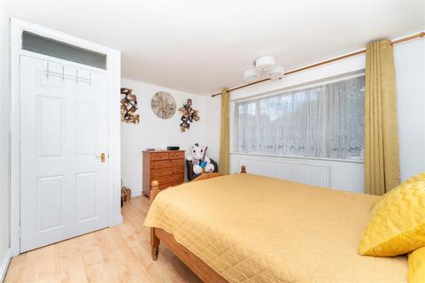 2 bedroom apartment for sale, Byron Court, Boston Manor